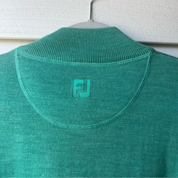 Footjoy 1/4 zip pullover - Picture 3 of 6